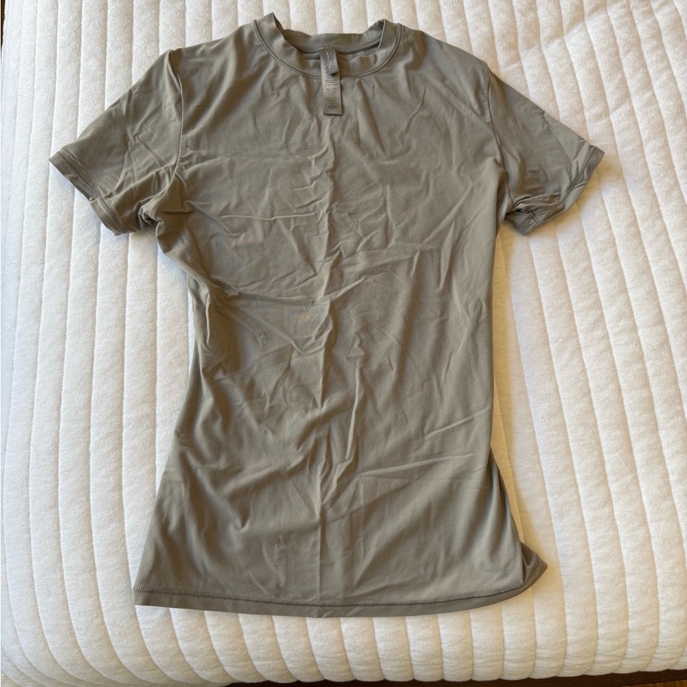 Skims Everyday Tee